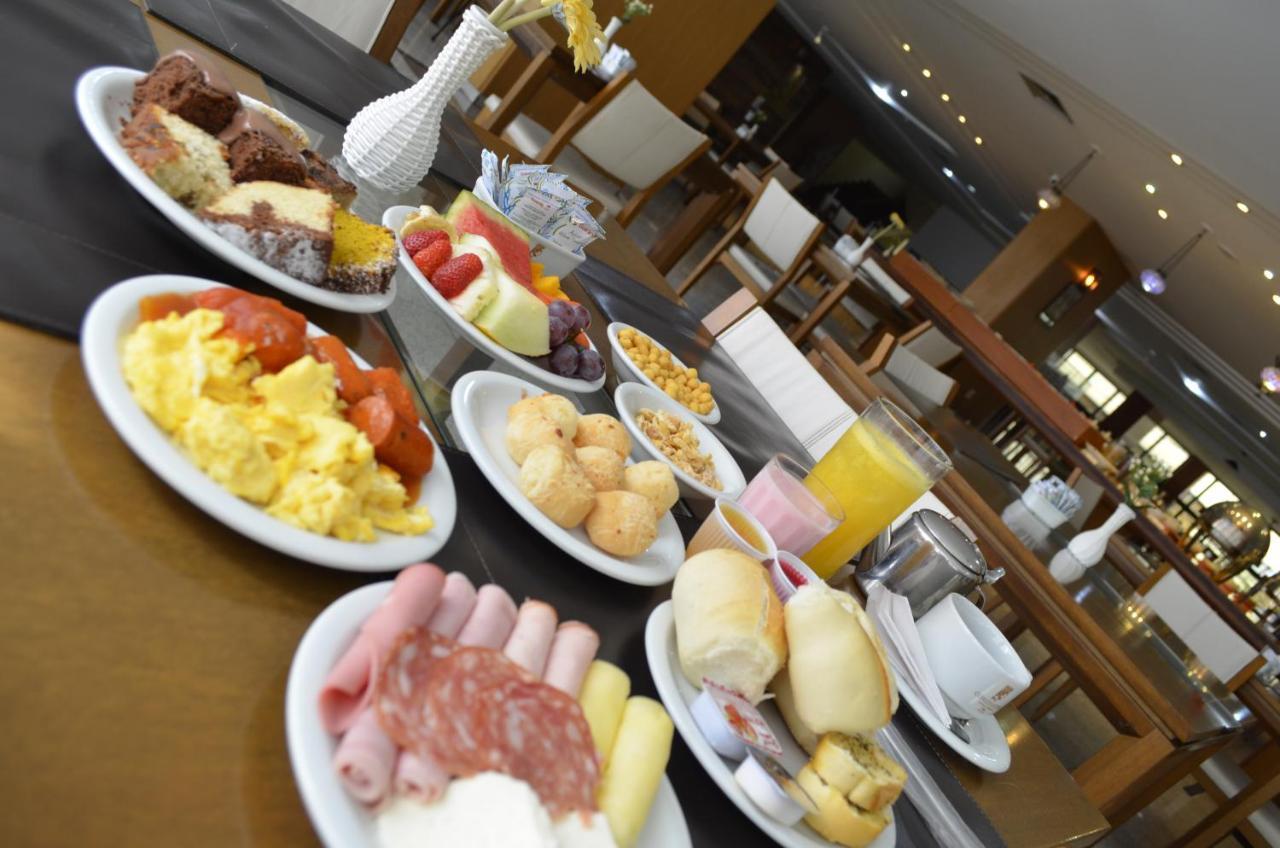 Constantino Hotel E Eventos Juiz de Fora Ngoại thất bức ảnh A breakfast buffet