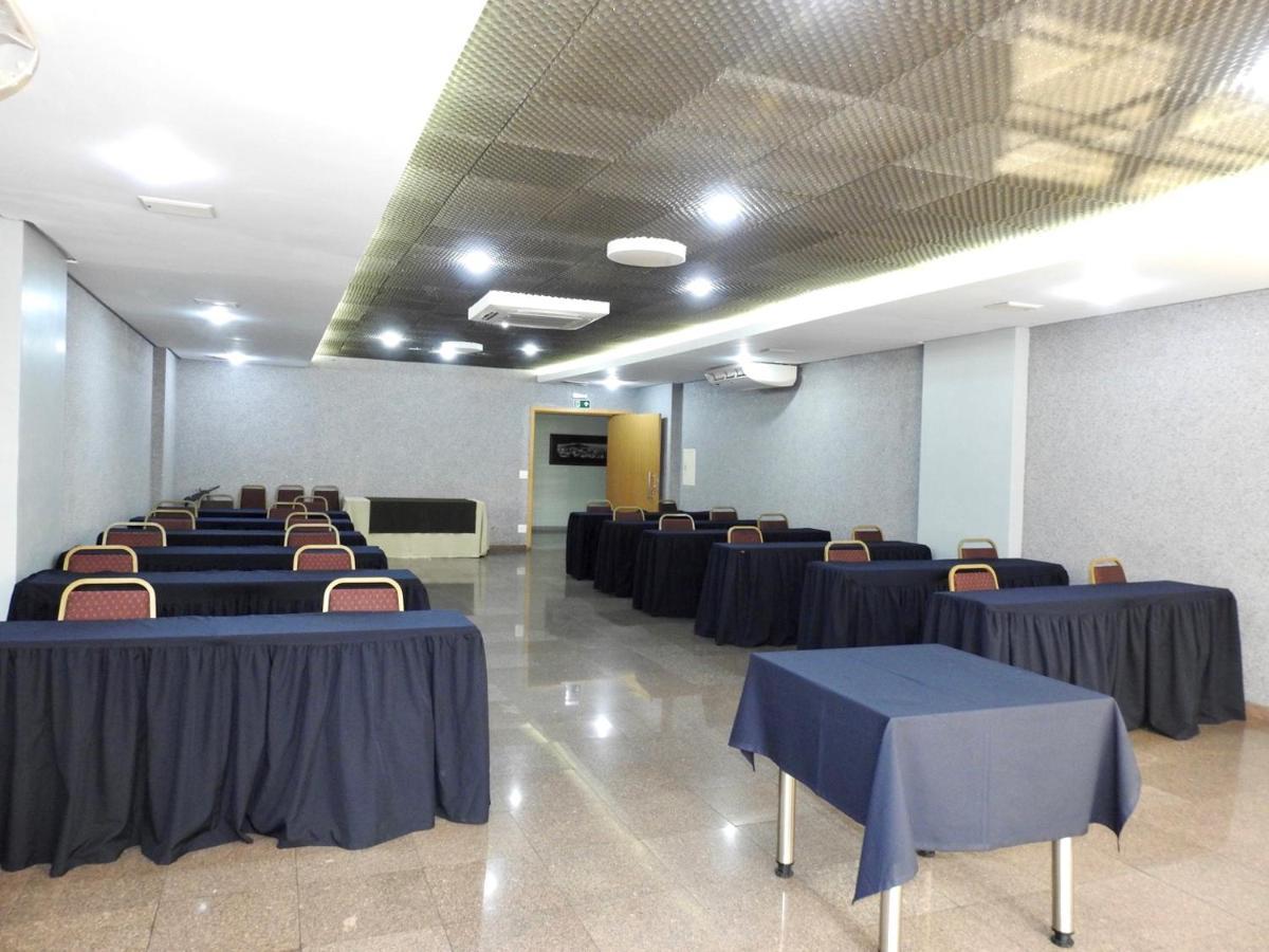 Constantino Hotel E Eventos Juiz de Fora Ngoại thất bức ảnh A conference room at the hotel