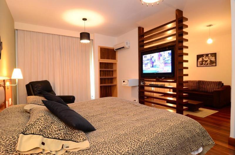 Constantino Hotel E Eventos Juiz de Fora Ngoại thất bức ảnh A bedroom with a television